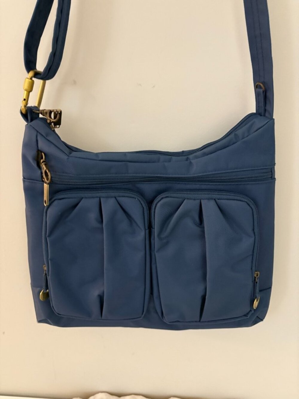 Travelon RFID Blue Crossbody Shoulder Bag Adjustable Strap Multi Pocket Travel